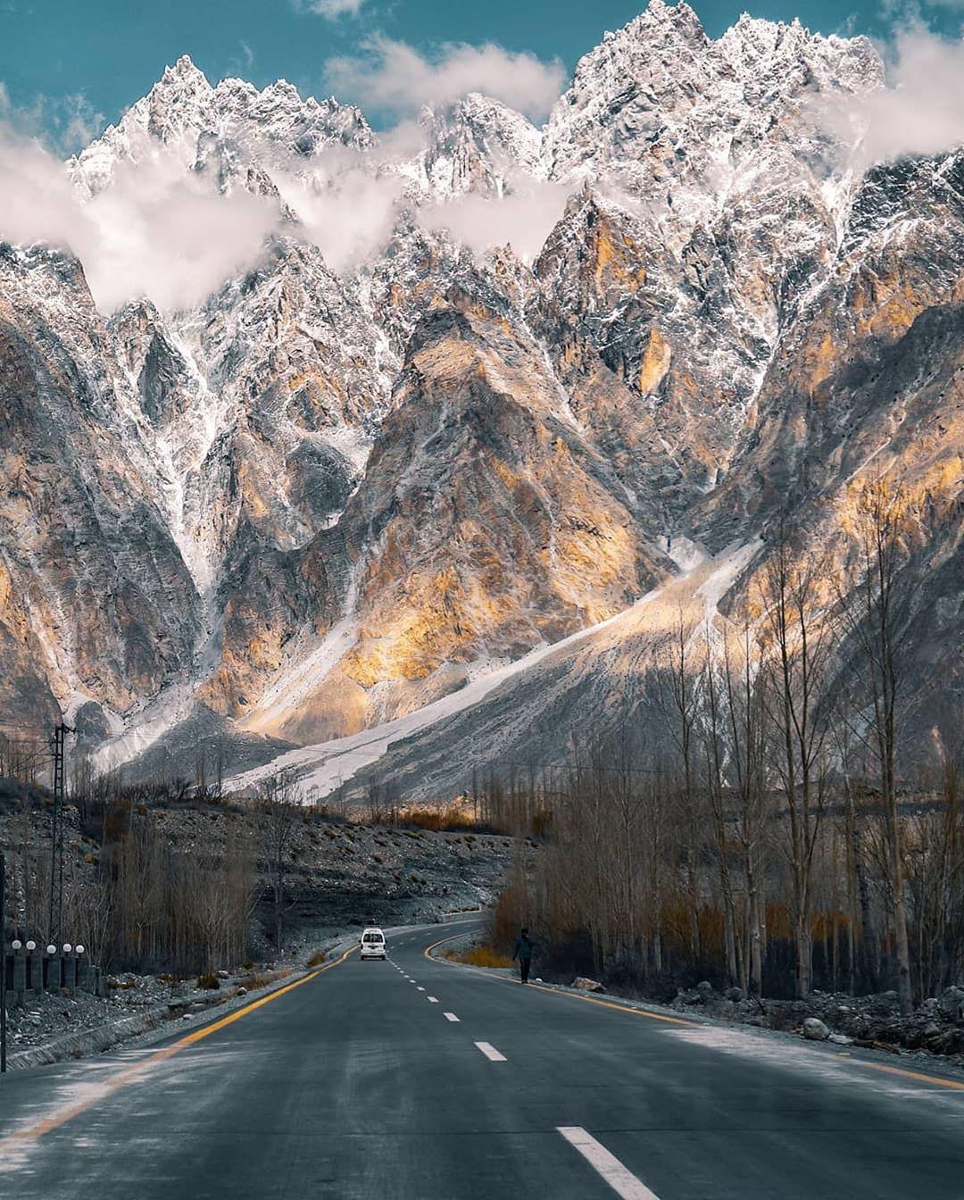 北パキスタンのヒマラヤ山脈 via @mounteverestofficial : r