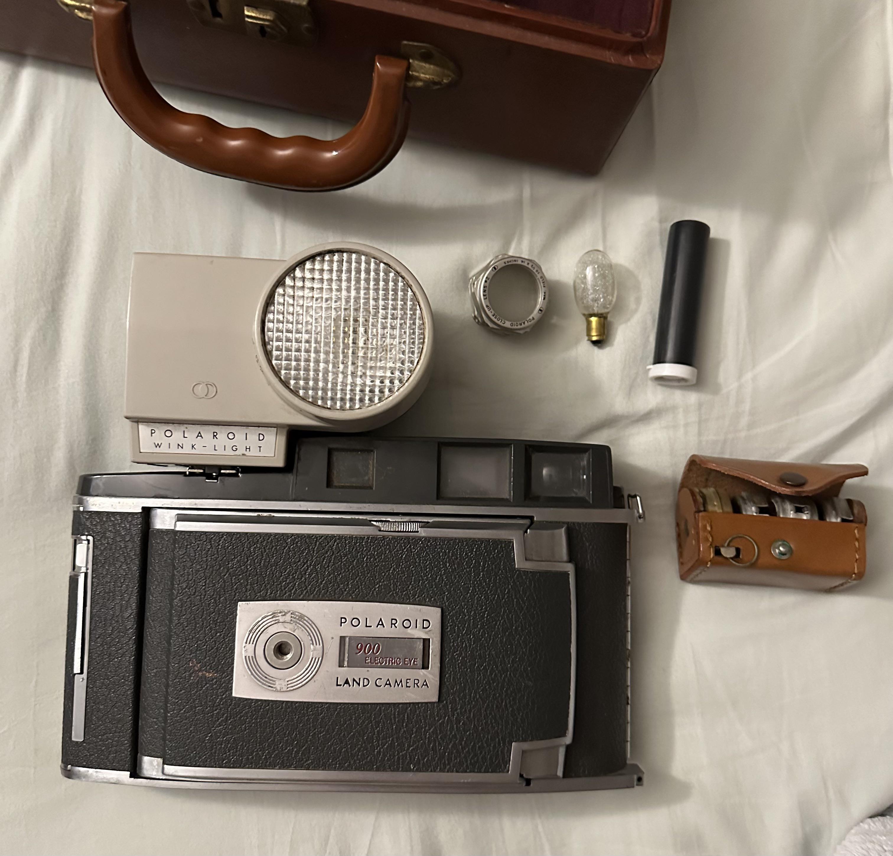 Thrifted a 1960s Polaroid 900 electric eye land camera yesterday
