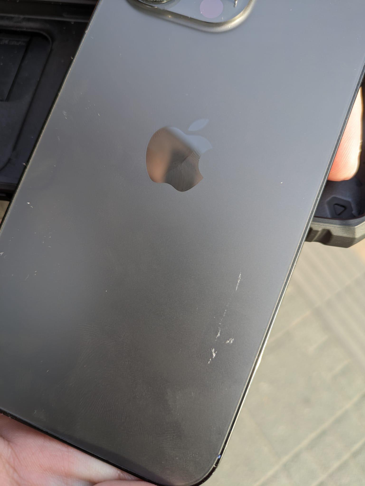 14 Pro Maxの背面に傷ついちゃったんだけど、何か解決策ある？ : r/iphone