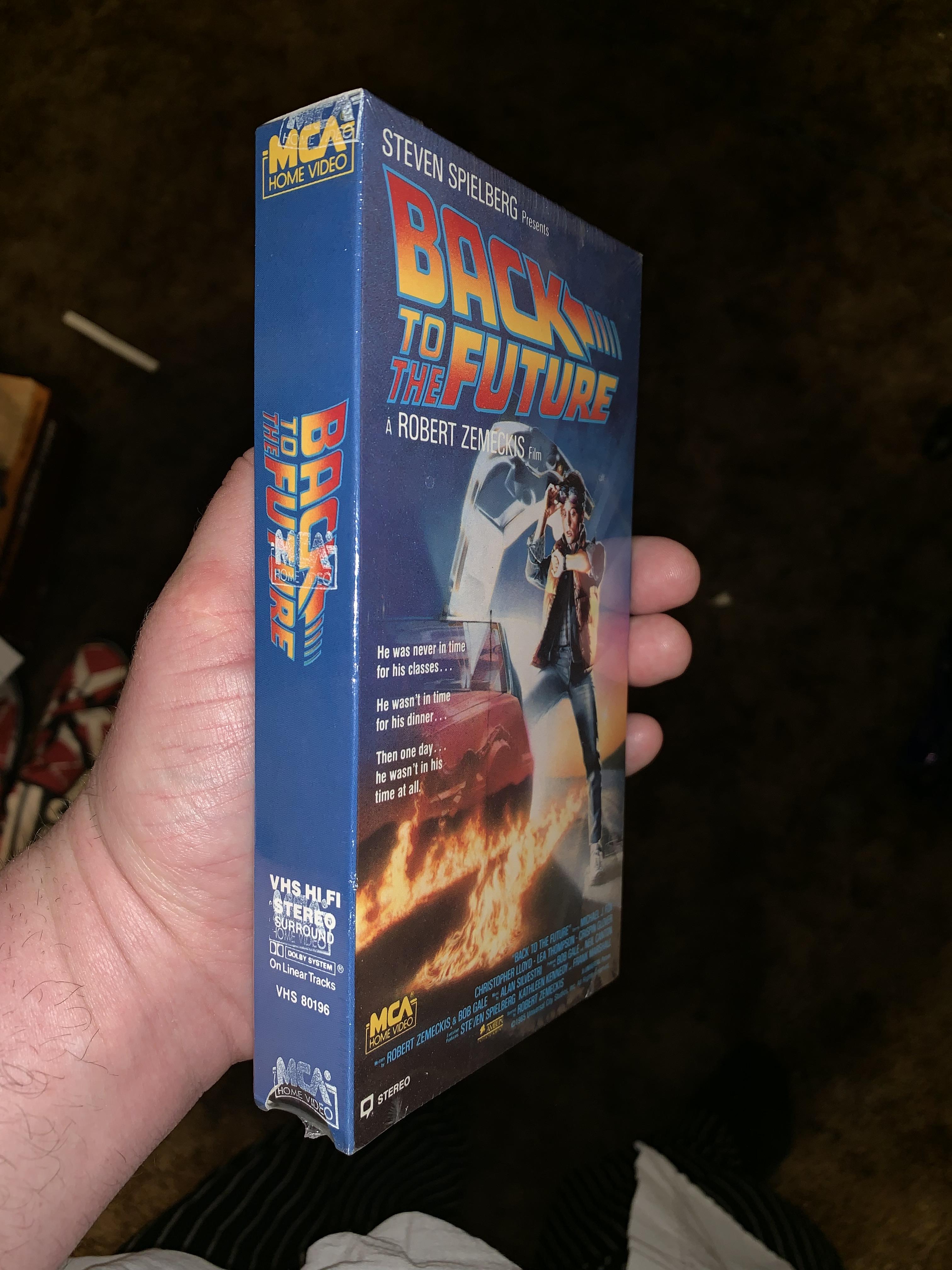 1986年製の「バック・トゥ・ザ・フューチャー」のVHS、まだ工場の