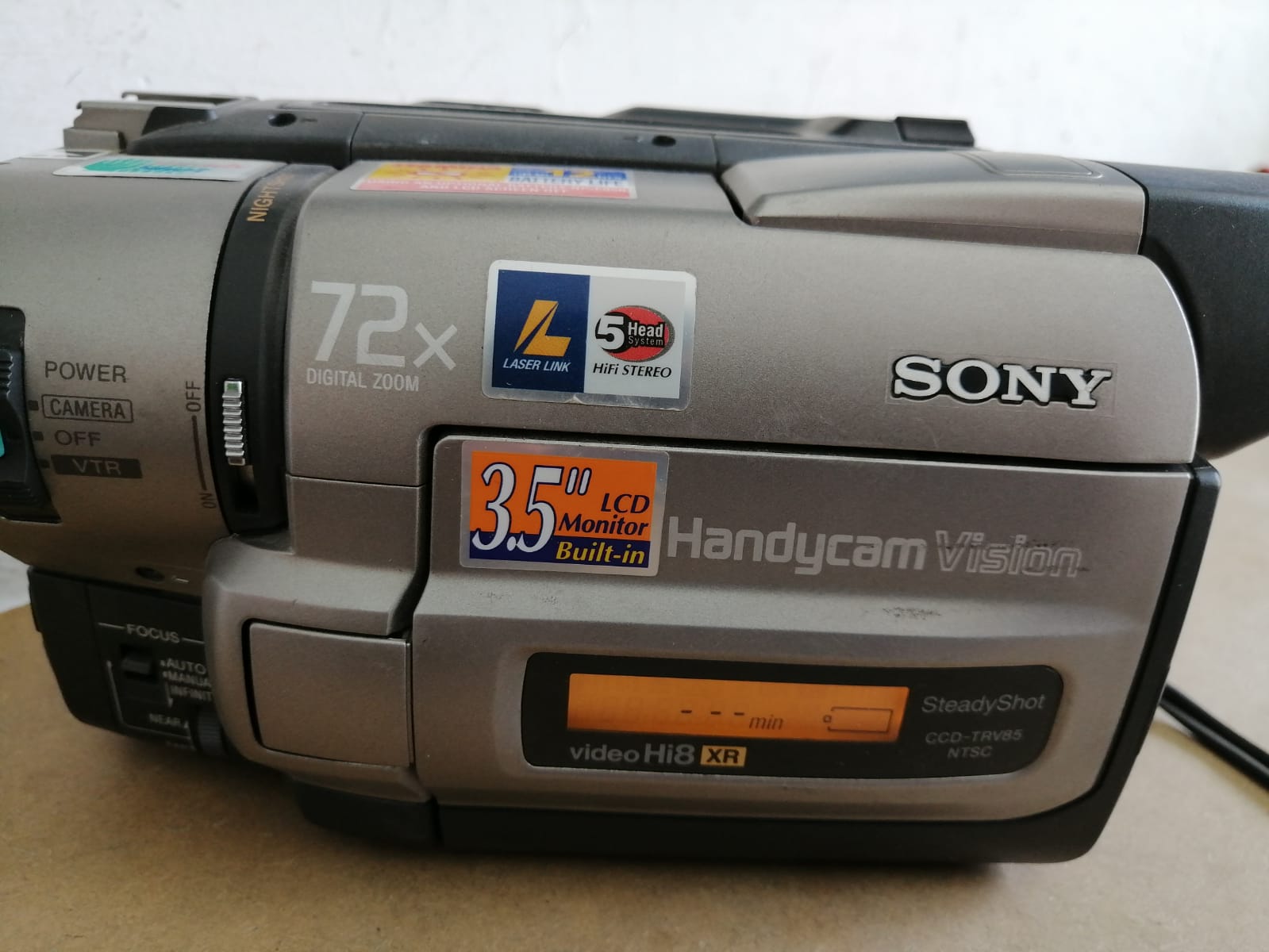 Eu tenho uma Sony handycam ccd-trv85 (Video Hi8 XR) e não tenho