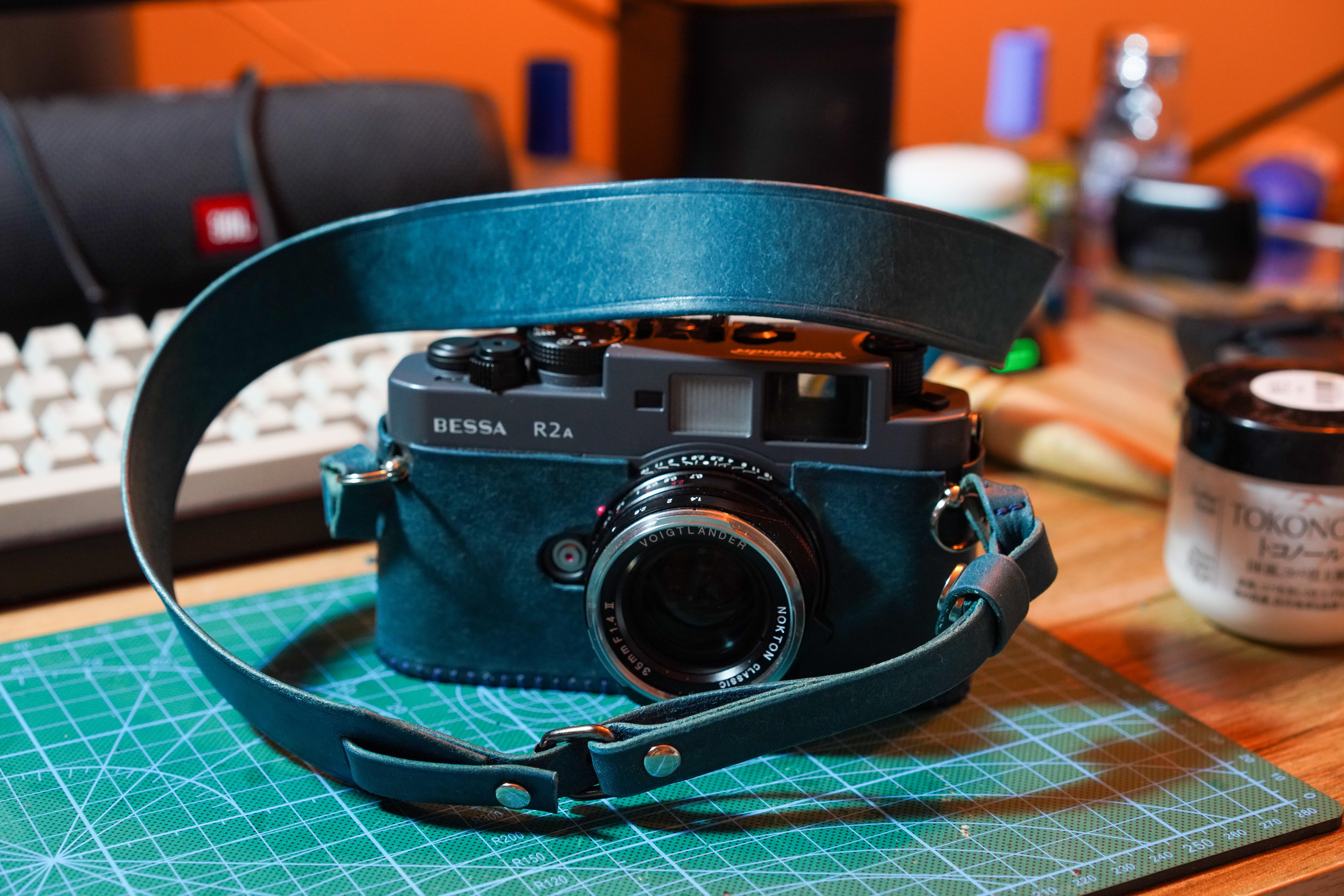 DIY leather case and strap for my Bessa R2A : r/AnalogCommunity