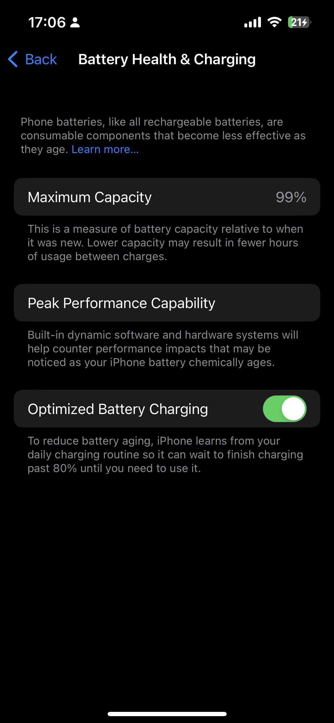 iPhone 13 pro。バッテリー容量は99%なのに、サイクルカウントが524っ