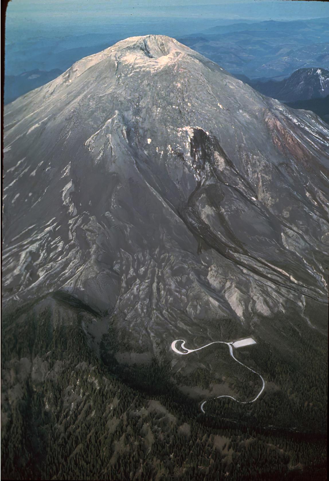 1980年の噴火の数分前に撮影された、セント・ヘレンズ山の息をのむよう