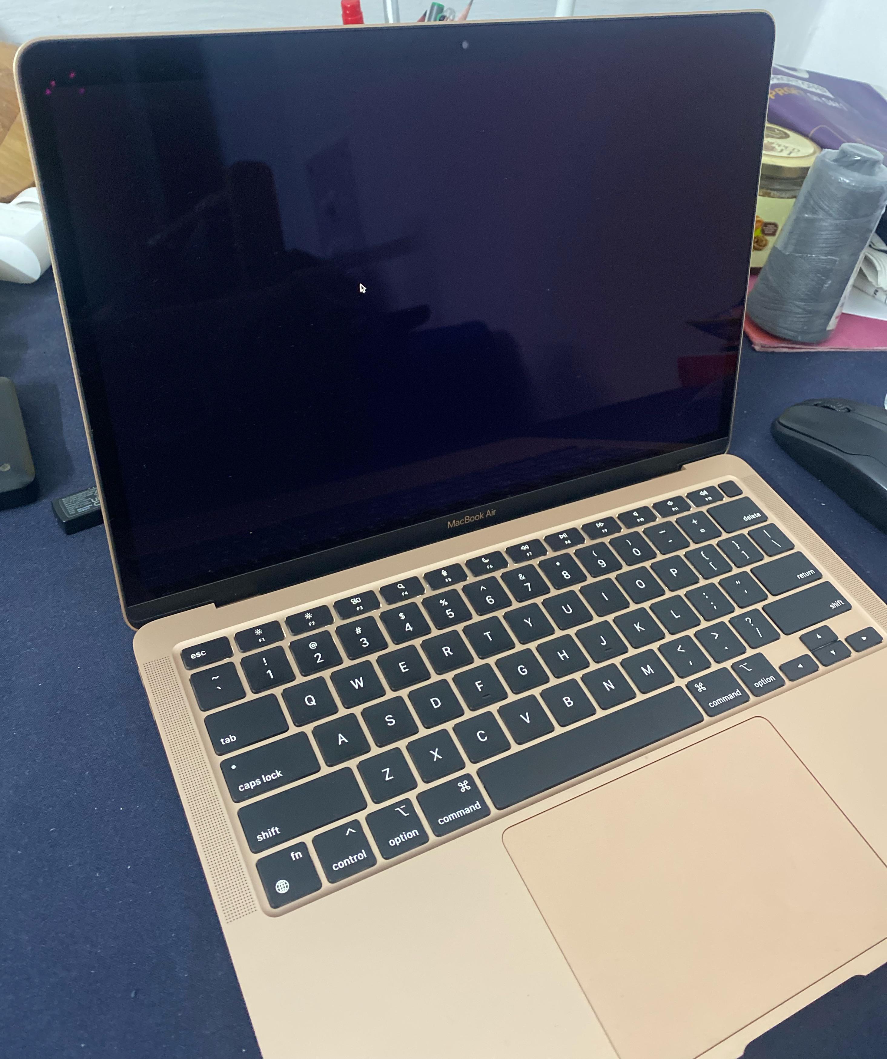 MacBook Air M1が動かなくなった。ただの黒い画面にポインタだけ