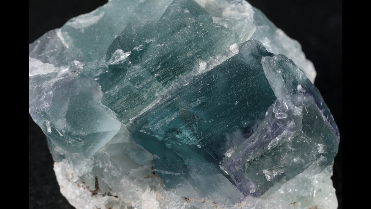 フローライト(蛍石) 原石 94g / Fluorite - YouTube