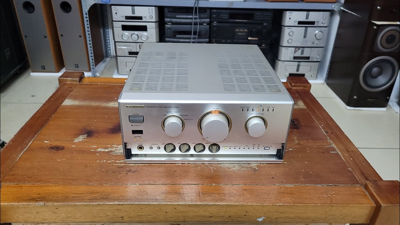 The Onkyo 922M Intech 275 amplifier sounds absolutely amazing