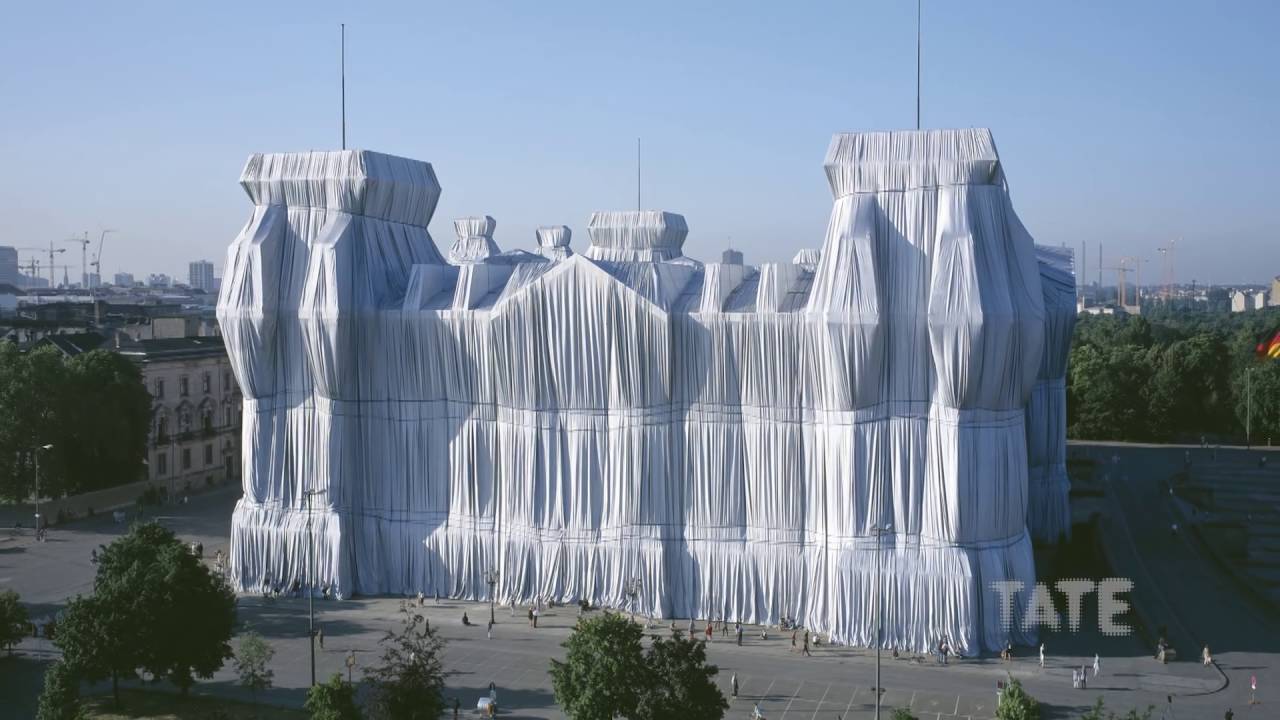 Christo and Jeanne-Claude Wrap Up the Reichstag | Lost Art - YouTube