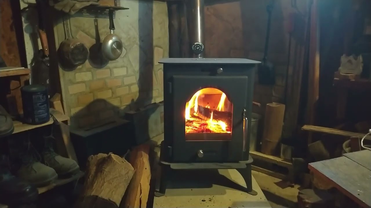 コーナン薪ストーブDL007Sの紹介 - YouTube