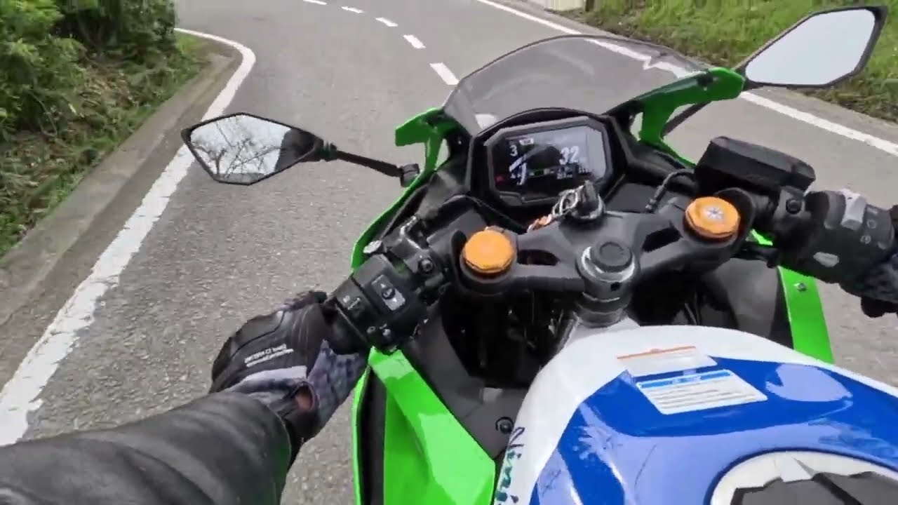 Kawasaki ninja ZX-4RR 40th 慣らし運転と根来寺の桜 - YouTube