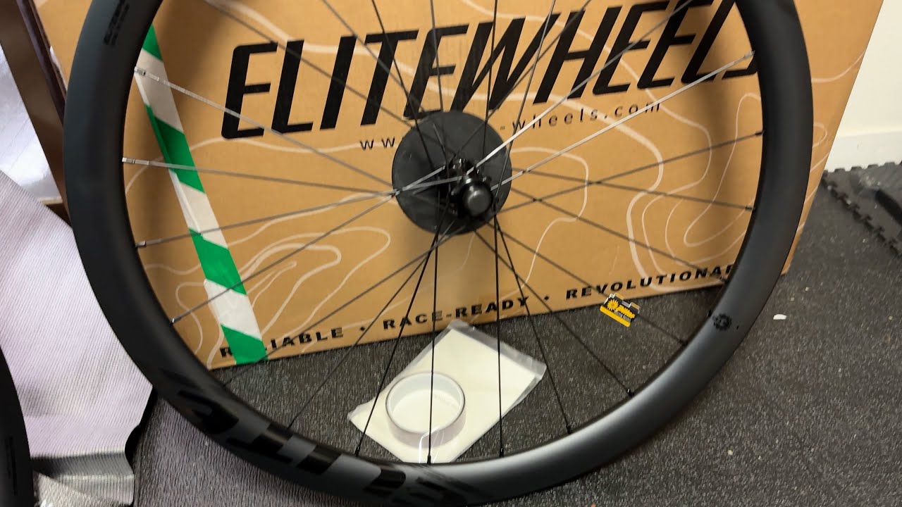 初カーボンホイールGET！！【ELITEWHEELS EDGE40D】 - YouTube