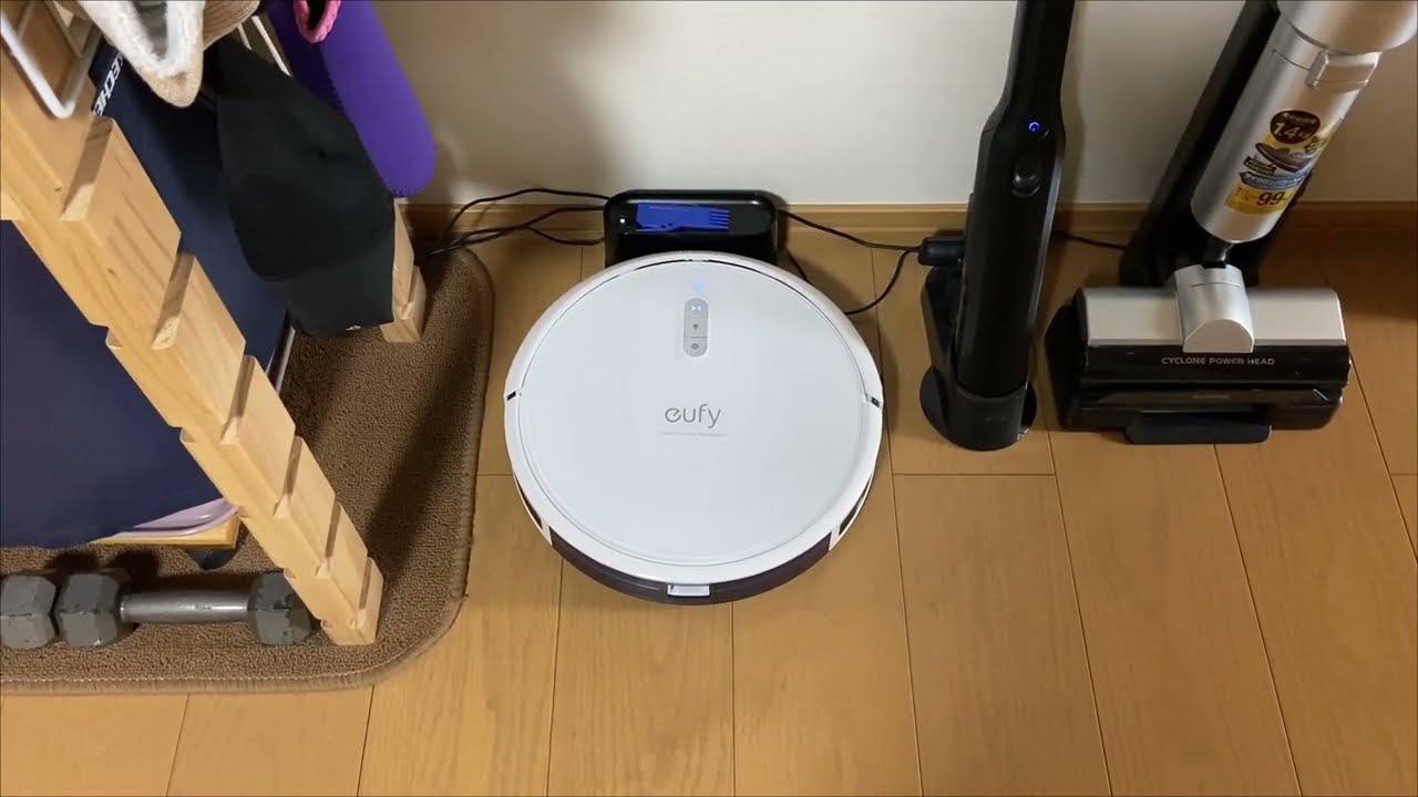 Anker ロボット掃除機「Eufy RoboVac G30」が掃除をしている様子 - YouTube