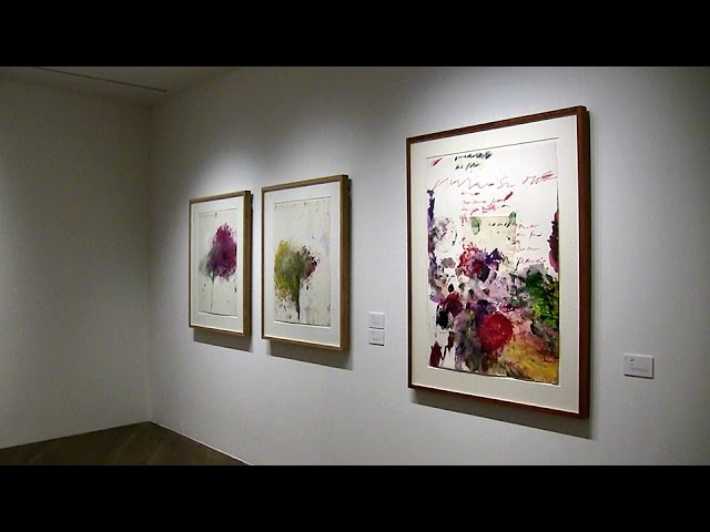 原美術館 サイ トゥオンブリー：紙の作品、50年の軌跡 - YouTube