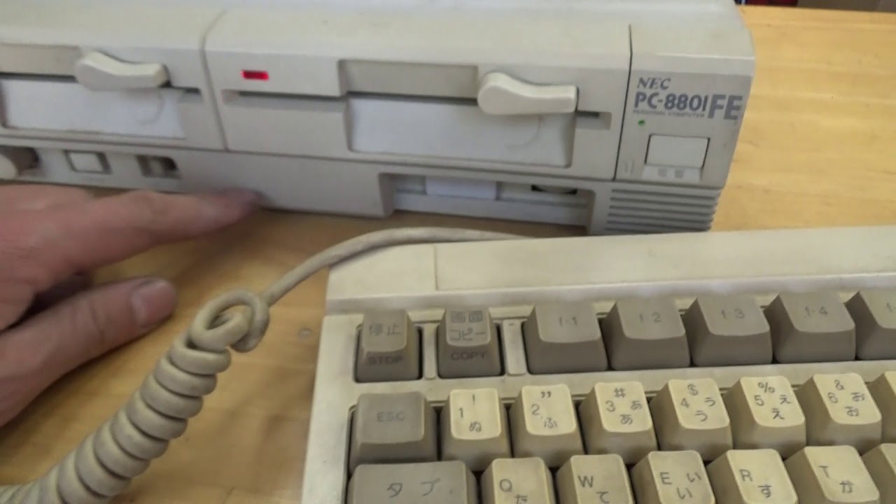 歴史に残したいPCパーツ NEC PC8801FE 起動！ - YouTube