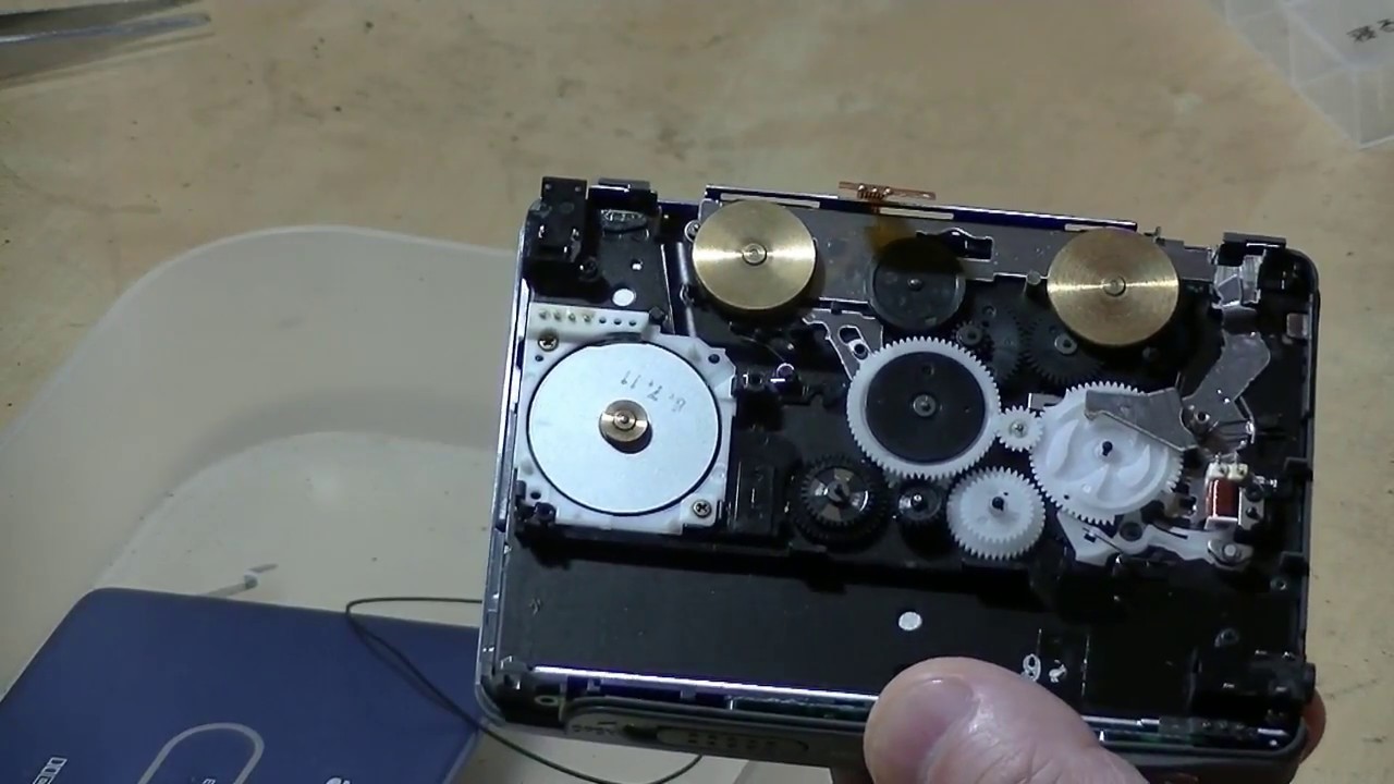 AIWAのカセットウォークマンHS-PX550の内部をレポートします - YouTube