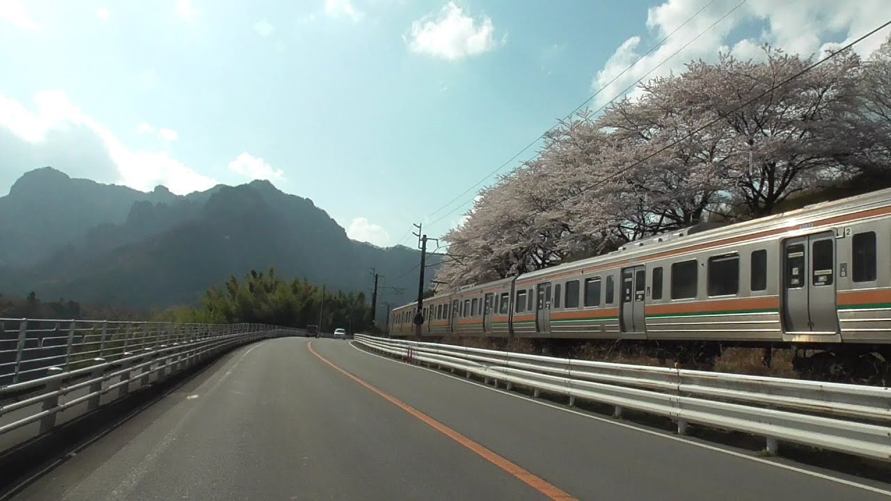 2023年3月29日 撮影 並走!! 桜が満開の横川駅を目指す 211系 電車 3000