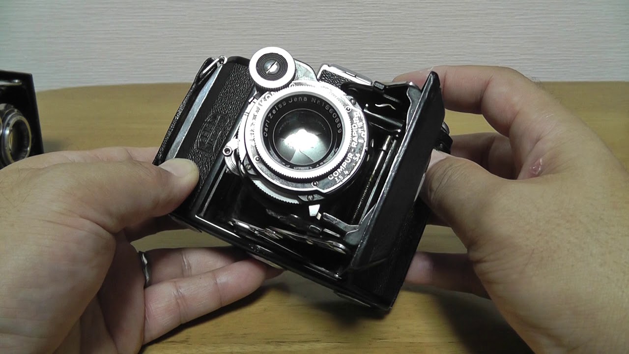 スーパーセミイコンタ(ツァイスイコン社} 純正革製カメラケース有り