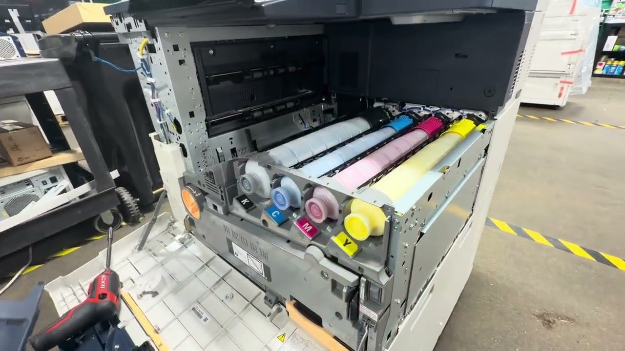 How to Remove/install a Xerox C81xx CRUM Toner - YouTube