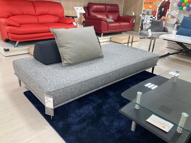 本革の背クッションがお洒落。自由な組み合わせを楽しめるソファ