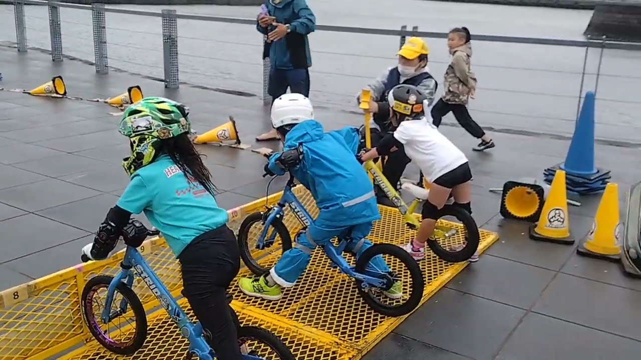 新商品】ムラサキスポーツ×ストライダー限定カラー2021年 アイボリー