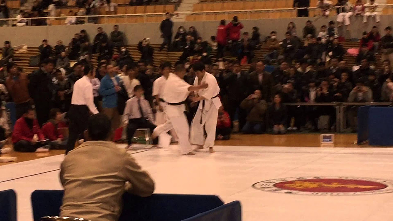 白蓮会館・杉原正康宗師による柔法の指導 - YouTube