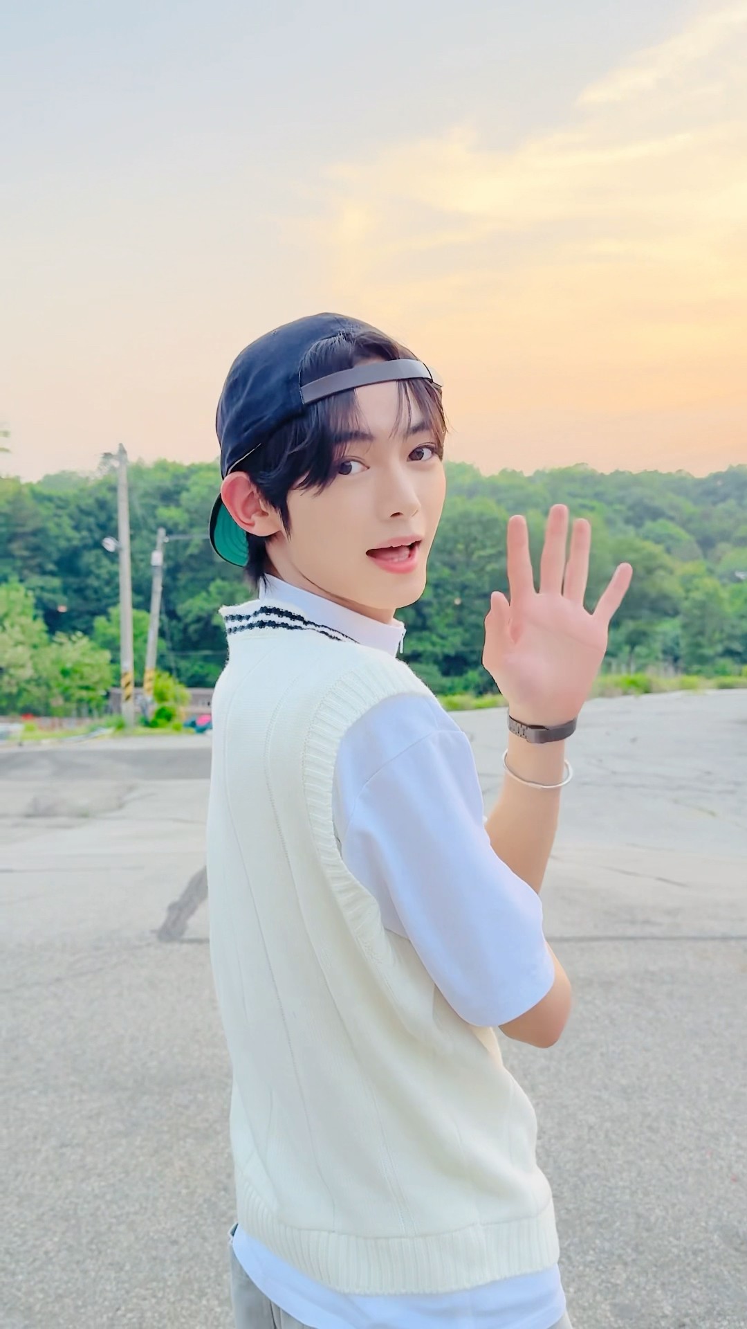 今日から #はじめまして 👋 with #TWS #HANJIN - YouTube