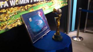 FIFA女子ワールドカップドイツ2011 トロフィー」一般公開 | レポート