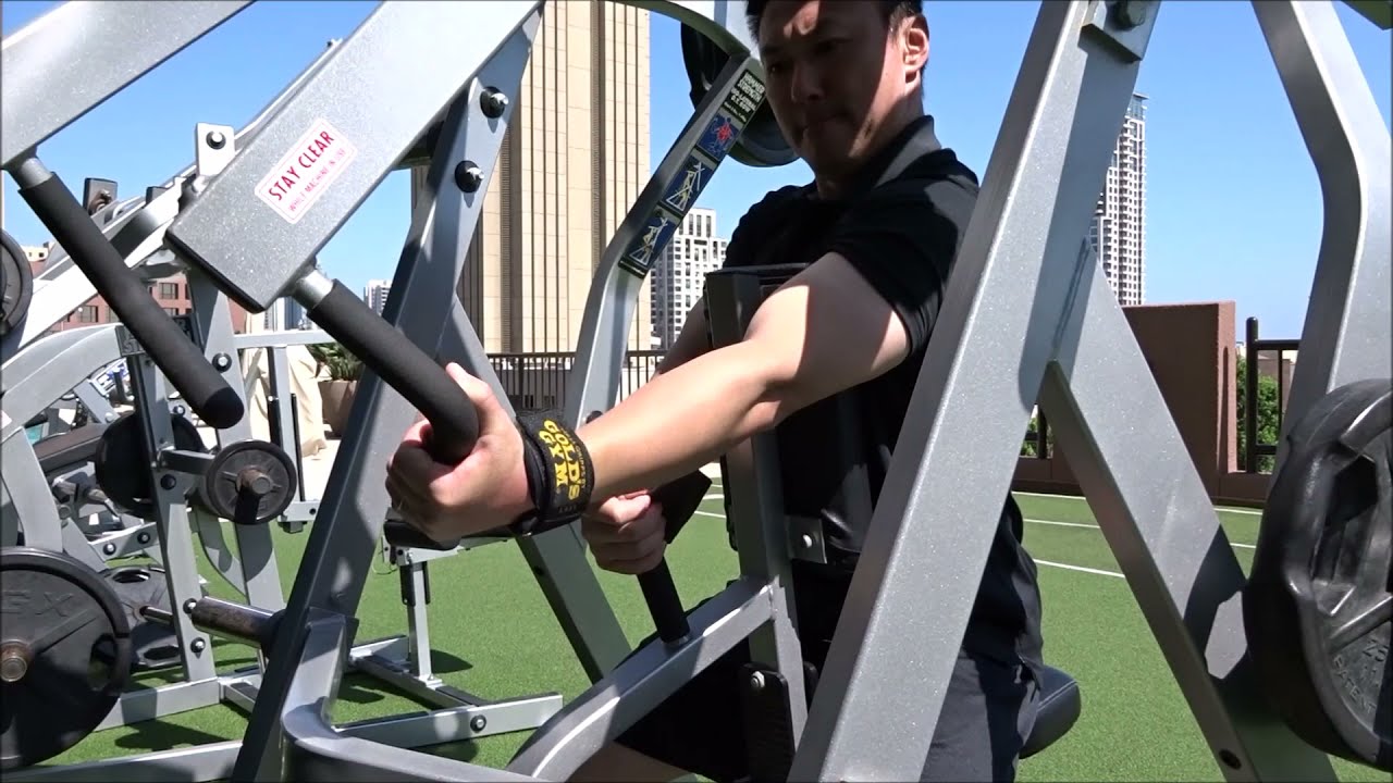 広背筋の筋力トレーニング ハンマーストレングスマシン アイソラテラル