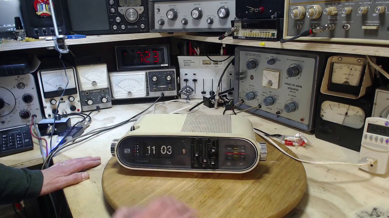 Toshiba RC-803F Clock Radio Video #1 - Clock Motor - YouTube