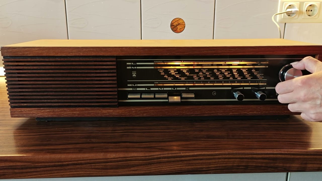 radiodraugeliai radio Grundig RF 117, 1970-1973 - YouTube
