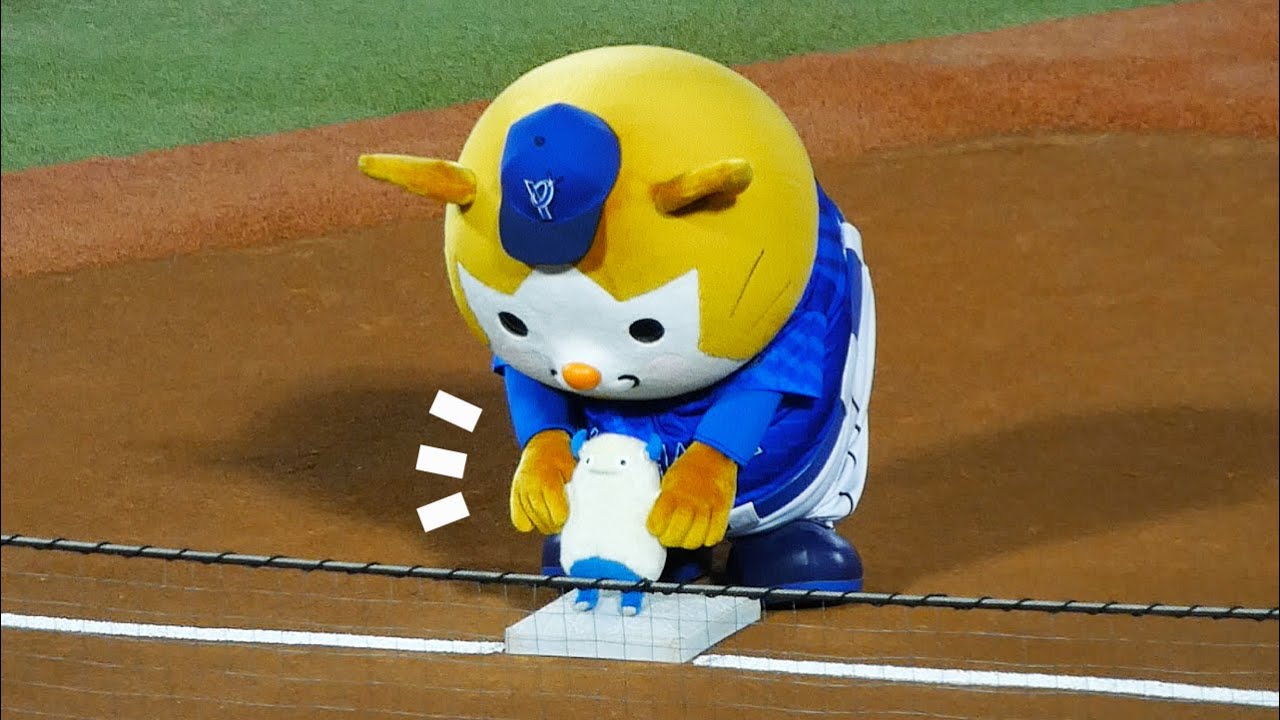 バートのぬいぐるみを運ぶスターマン🐹チャピーのぬいぐるみを置く