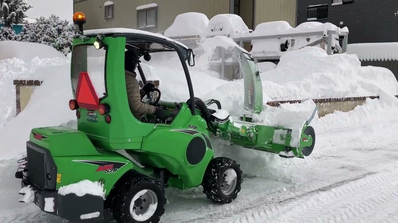 アバント528 除雪スノーブロワー作業, 弊社敷地内で除雪中, Snow