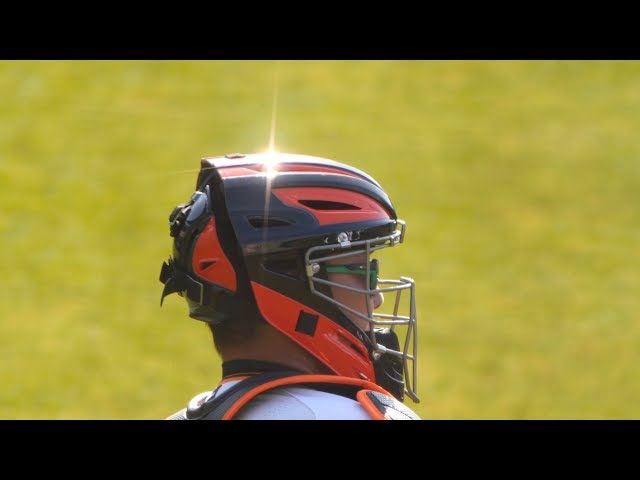 巨人 春季キャンプ 阿部慎之助のフルフェースマスクはピカピカだった