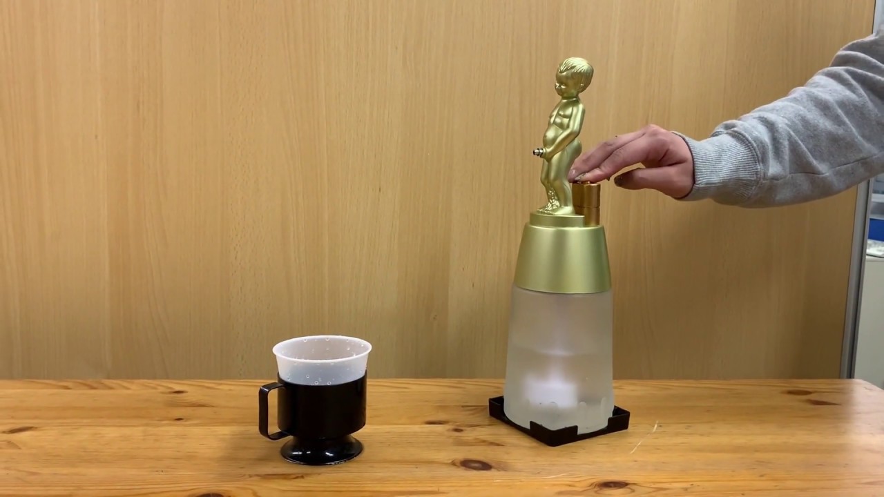 これでお茶飲みたい】新電動ドリンクディスペンサー 小便小僧 - YouTube