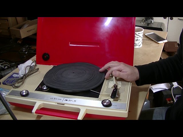 メルカリで古いビクターのICレコードプレーヤーPE-8300を買いました