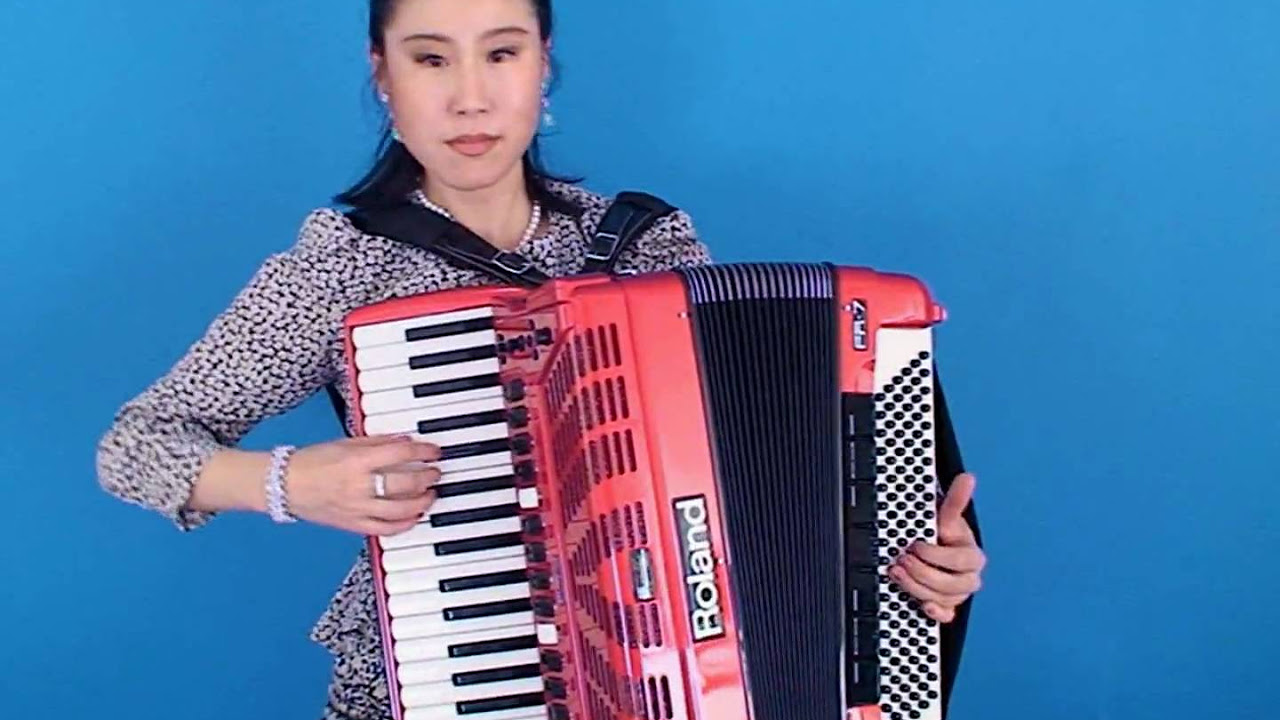 Roland FR7 V Accordion Overview by Annie Gong Part 1 The Accordion