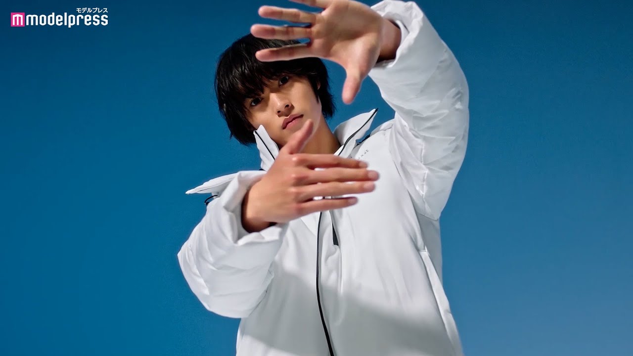 山崎賢人、⾳楽に合わせダイナミックなパフォーマンス「アルマーニ