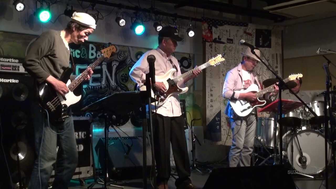 スーパーベンチャーズ／霧のカレリア～ジャニー・ギター - YouTube