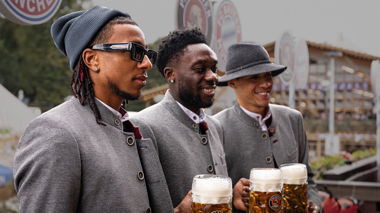FC Bayern at Oktoberfest 2025 🥳🍻🥨 - YouTube