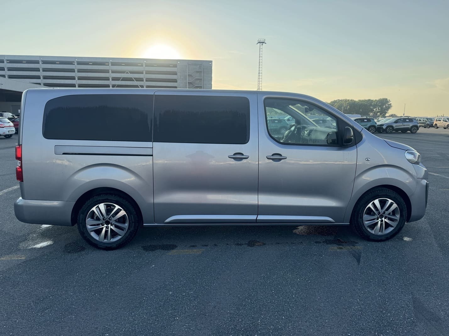 2023 Peugeot Traveller XL L3H1 FWD 2.0L Diesel 8-Speed AT 150bhp 8