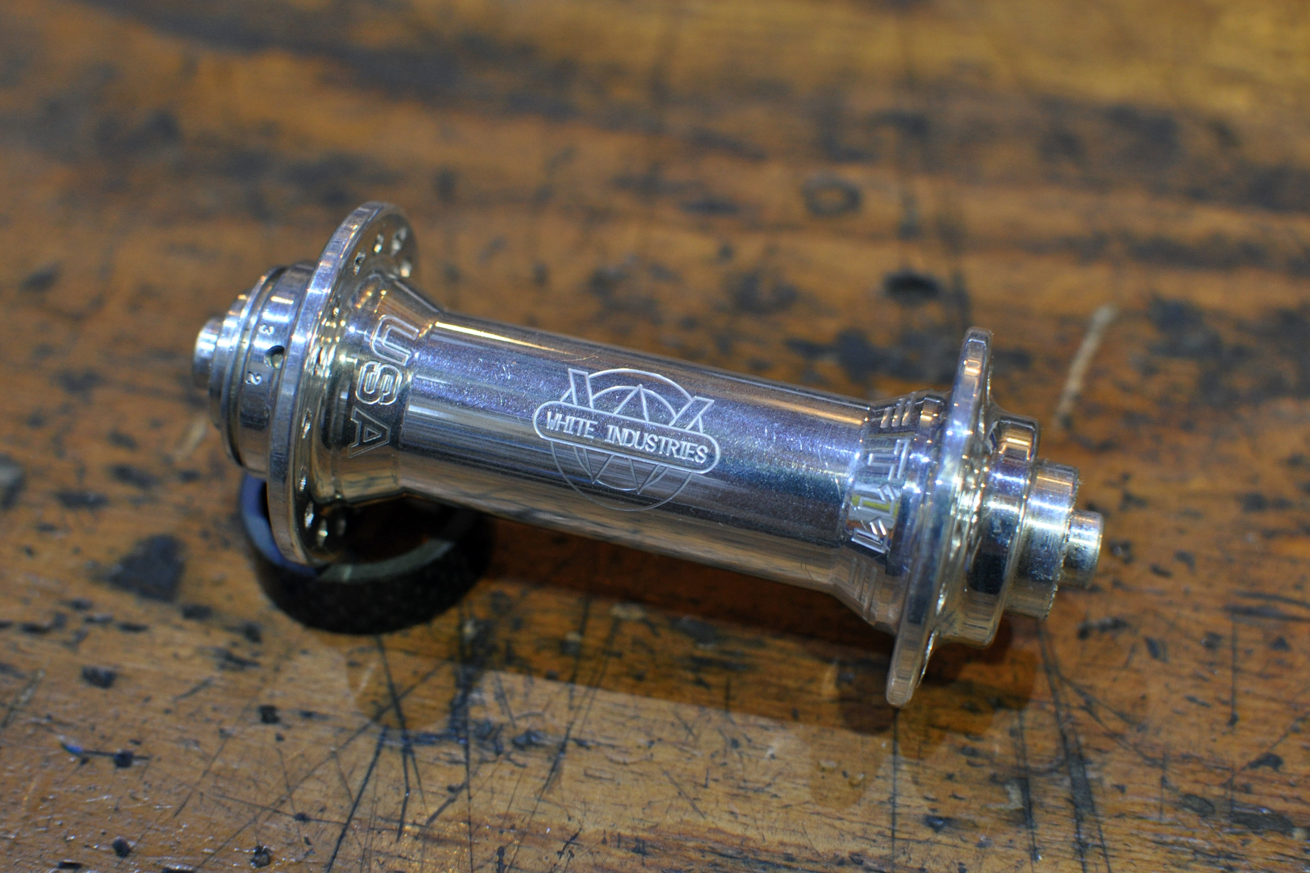 新入荷情報「WHITE INDUSTRIES T11 Road hub F/R Set」 | CULTURE CLUB