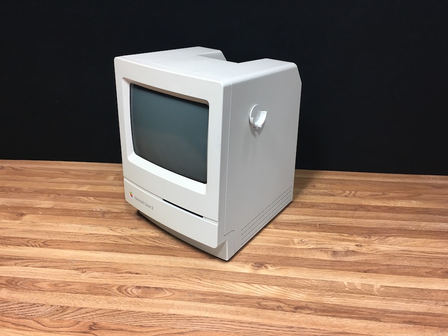 Macintosh Classic II – Apple Rescue of Denver