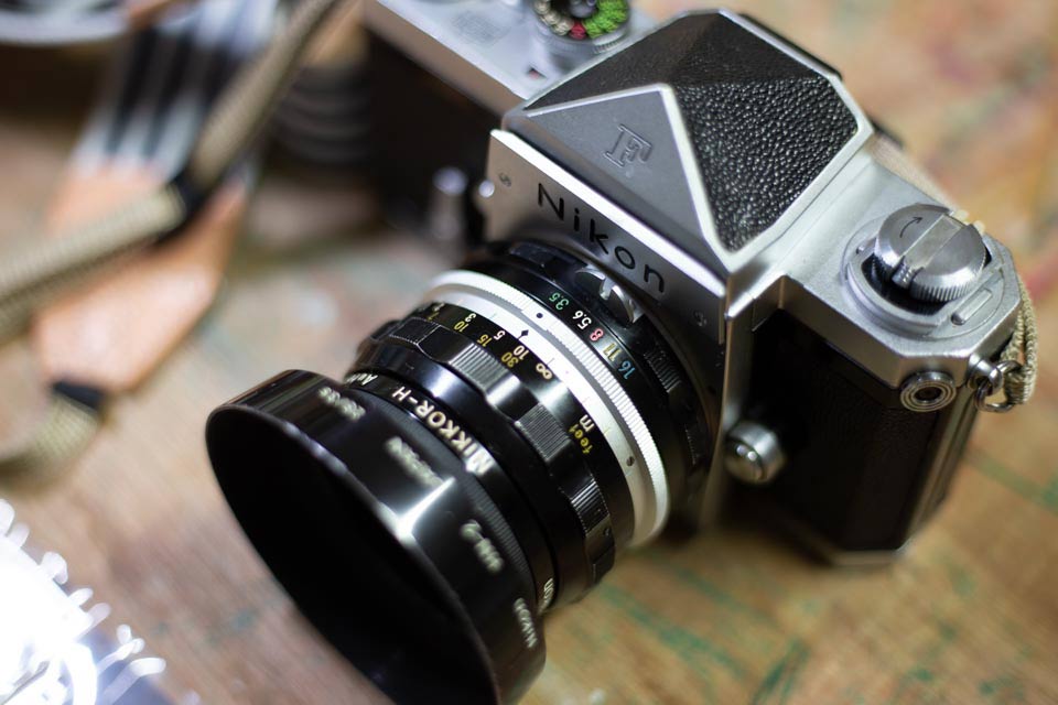 画伯の雑記 – 2018年10月06日 Nikon FとNIKKOR-H Auto 28mm F3.5。