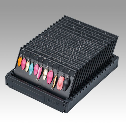 エリアトラウト】取外し可能な16枚のプレートは超大容量！フラップ式で