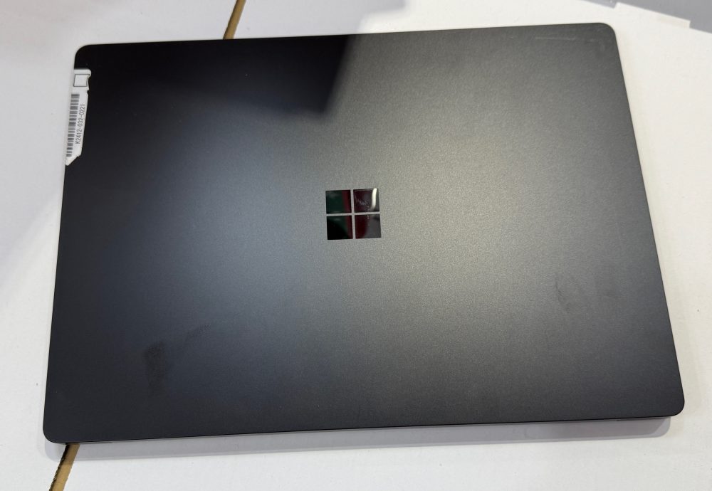 第11世代Core i7搭載32GB/1TB版Surface Laptop 4中古が79,800円で販売