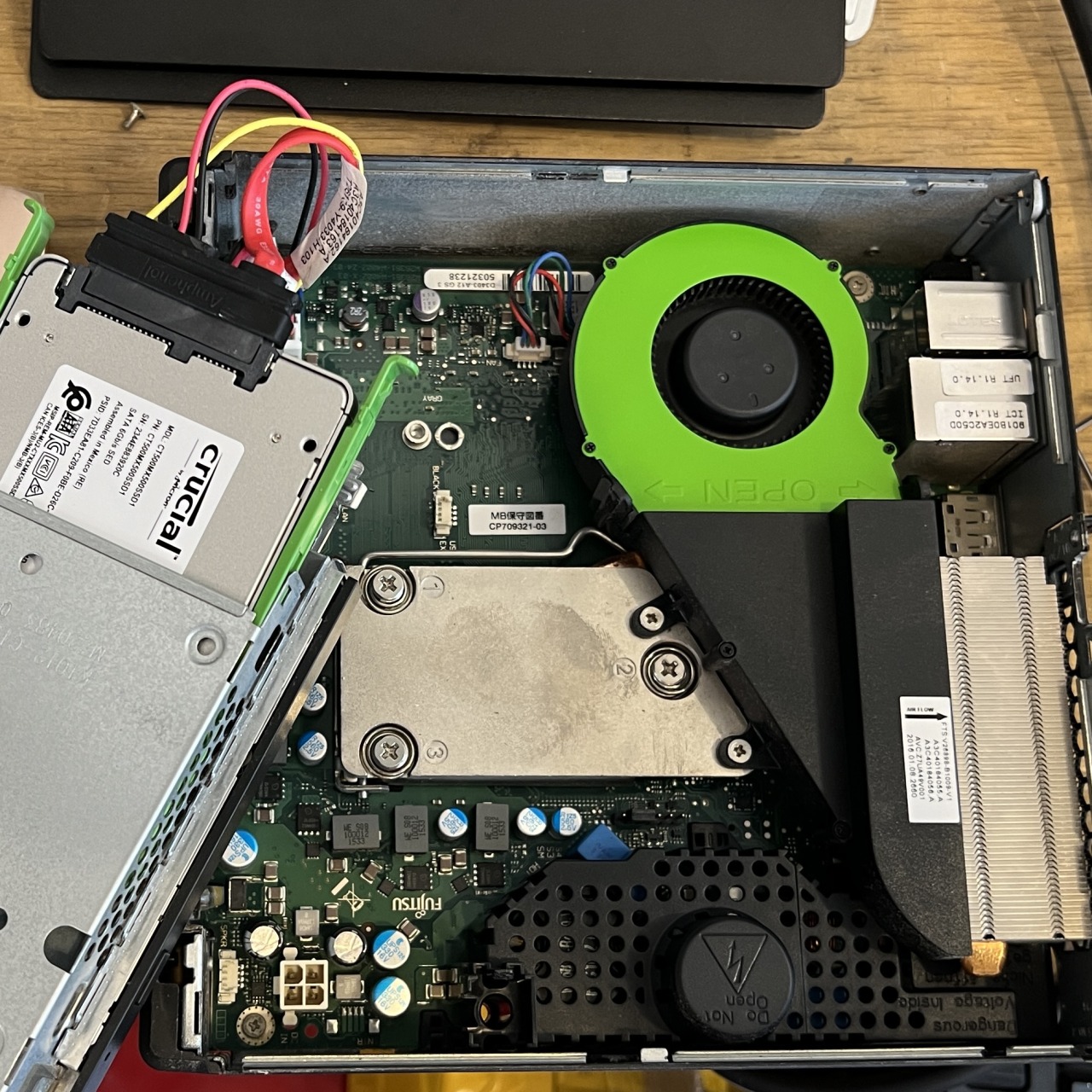 Fujitsu ESPRIMO WD1/X 動作がかなり遅くなってしまった HDD不良 SSD換装