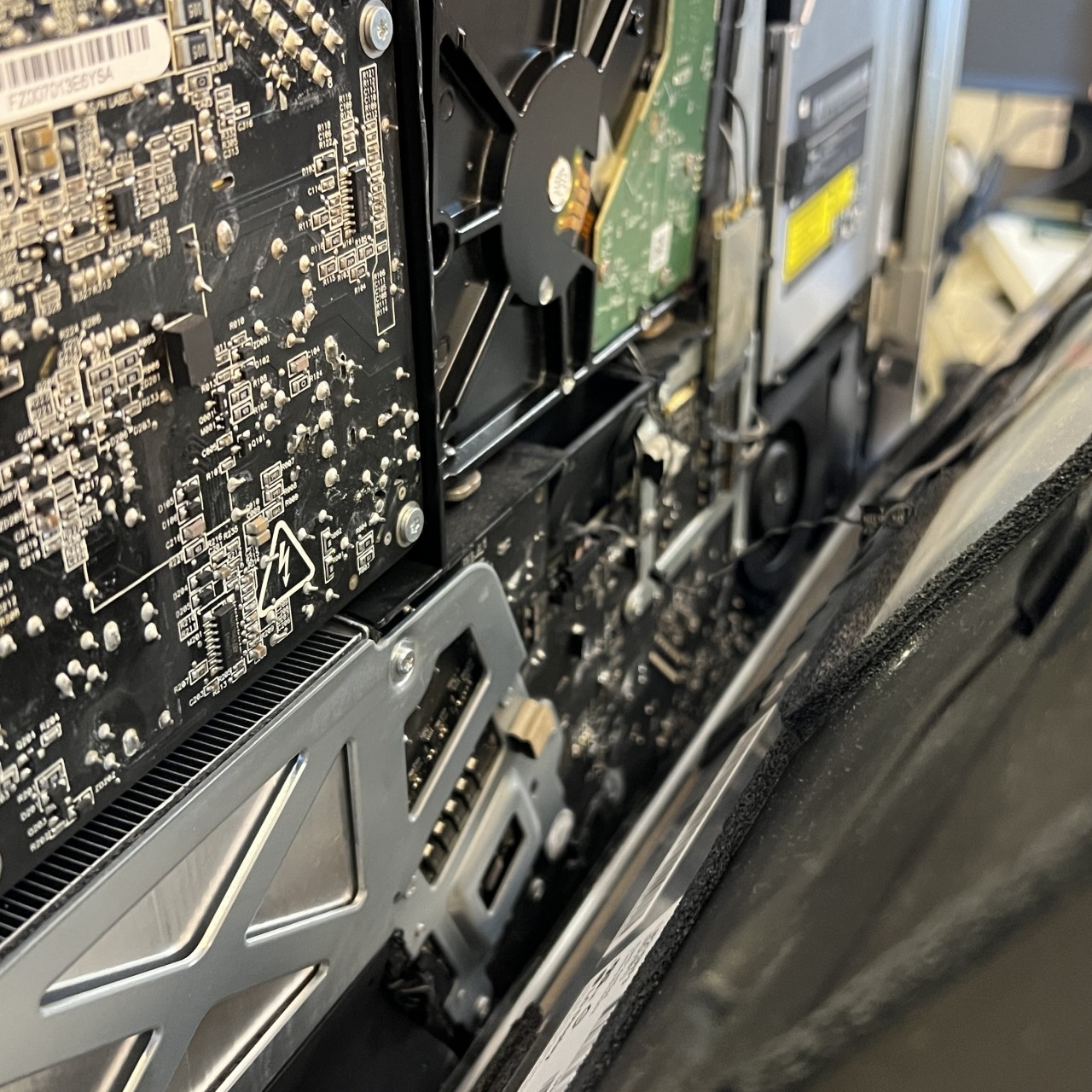 iMac (21.5-inch, Mid 2010) HDD換装 メモリスロット不良 整備