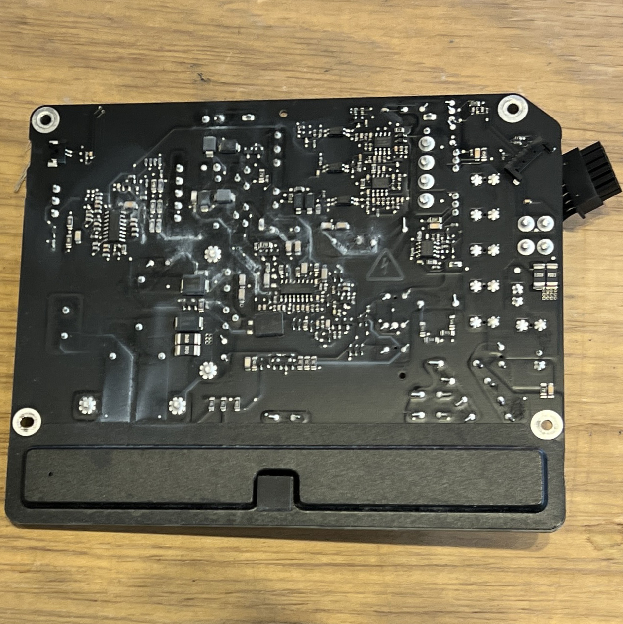 iMac (Retina 5K, 27-inch, 2019) 使っていると突然落ちる 電源