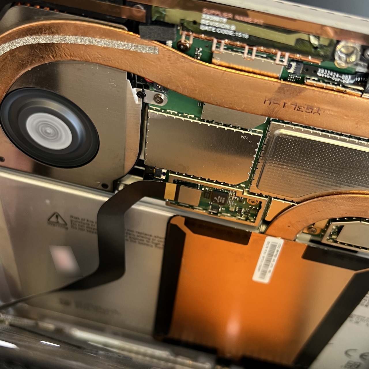 Surface Pro 4 model 1724 起動しない 初期化 バッテリー交換 修理