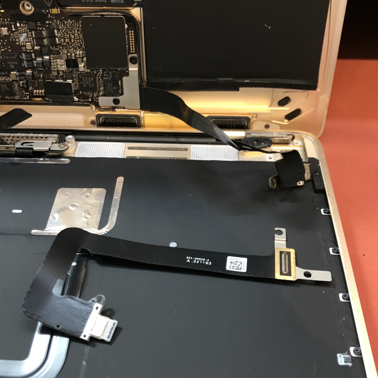 MacBook (Retina, 12-inch, Early 2016) 充電ゼロで重要な書類が見れ